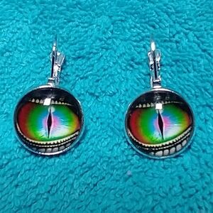 Silvertone lizard cat eye wire pierced lever earrings